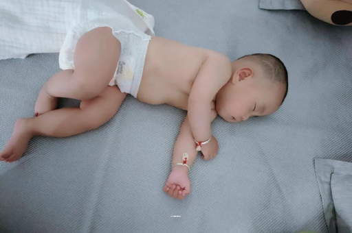 哈尔滨几个月宝宝会抬头